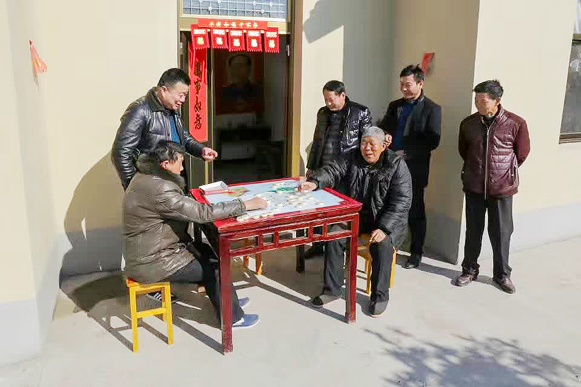 武坚镇杨景村实施的省级农村危房改造示范村项目去年底通过验收—— 10位孤寡老人住进了“洋房”