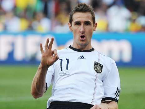 克洛泽为什么叫K神?克洛泽故意踢飞点球视频