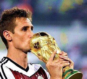 克洛泽为什么叫K神?克洛泽故意踢飞点球视频