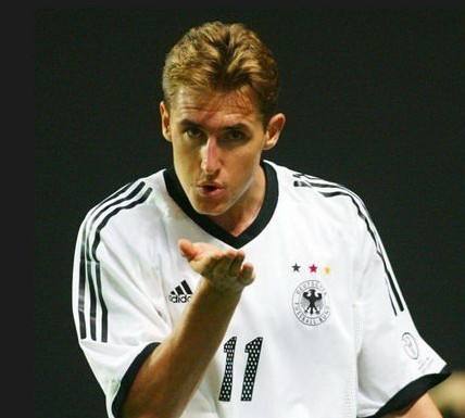 克洛泽为什么叫K神?克洛泽故意踢飞点球视频