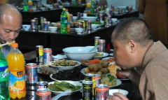 小寺庙的僧人都吃什么?如何规范寺庙和僧人的行为