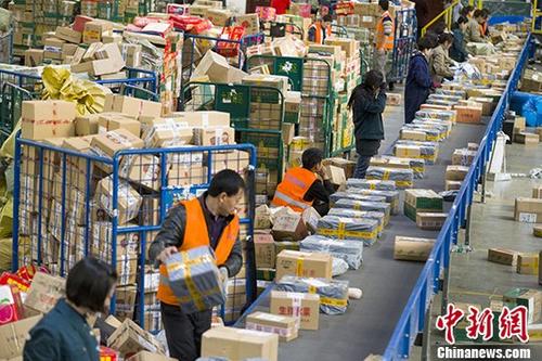 快递公司分拣员累不累?双11快递员收入怎么样