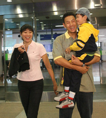 中国男篮李楠老婆戴珉身高照片,李楠现在年薪