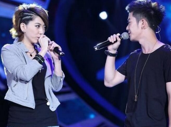 刘忻和王栋鑫公开恋情,刘忻和李斯丹妮怎么了