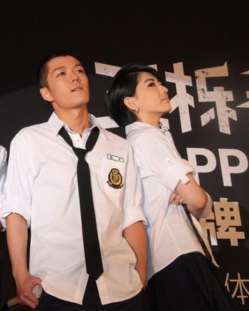 刘忻和王栋鑫公开恋情,刘忻和李斯丹妮怎么了