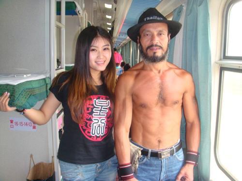 武汉板车哥大女儿相片,板车哥严家满现状