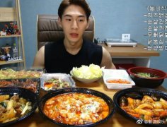 韩国吃播奔驰小哥去世真假,奔驰小哥为什么吃不胖?