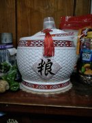米缸选什么颜色招财,大米放哪里旺家里风水?