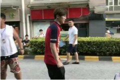 鹿晗的驼背是遗传吗,驼背成年后怎么纠正