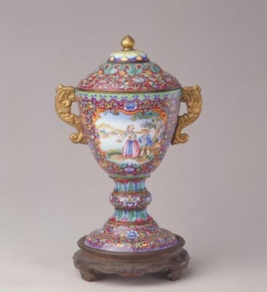 珐琅饰品对身体有害吗，珐琅彩对身体有害是真的假的
