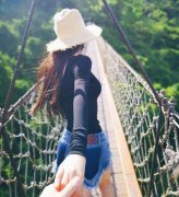 初次谈恋爱多久会牵手,女孩同意牵手代表什么?