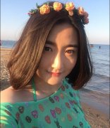 歌手云菲菲真人照片啥样,她是网络歌手吗