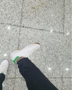 无意间踩到人屎是要倒霉吗是啥兆头,鞋子踩到人屎还能要吗?