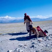 磕长头是一步一磕还是三步,磕长头有什么意义和功德?