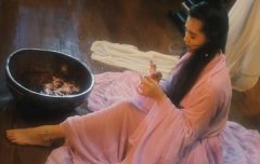 戴脚链的女人代表什么,戴脚链是戴左脚还是右脚?