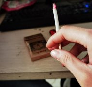 饭圈刻烟吸肺什么意思?什么梗?