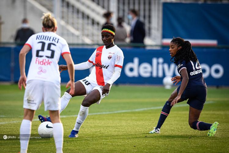 <strong>ֱŮ(Ů㷨˪vsﰺ)</strong>