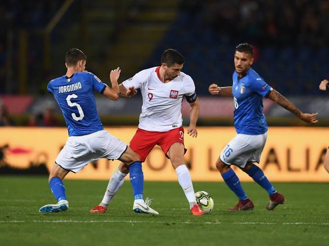 <strong>VS(vs)</strong>