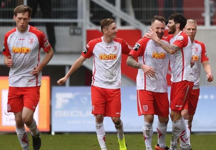 ҺŦױȷֱ(Ŧױvsʥȷ)